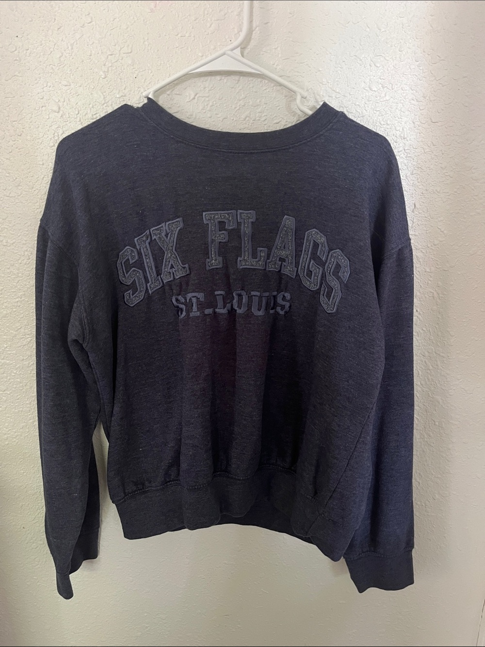 Six Flags St. Louis Women's Crewneck Sweatshirt - Dark Charcoal
